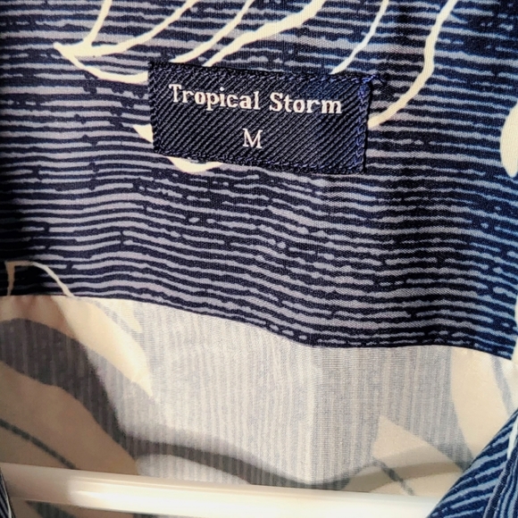 Hawaiian button shirt for men size Medium Tropical Storm Navy and white - Picture 2 of 9